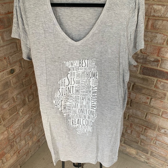 Maurices Tops - 2/$15 V-neck Illinois t shirt